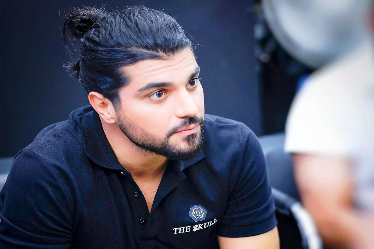 فیلم| ورزش کردن سینا مهراد با آهنگ صادق بوقی | دیلی فوتبال