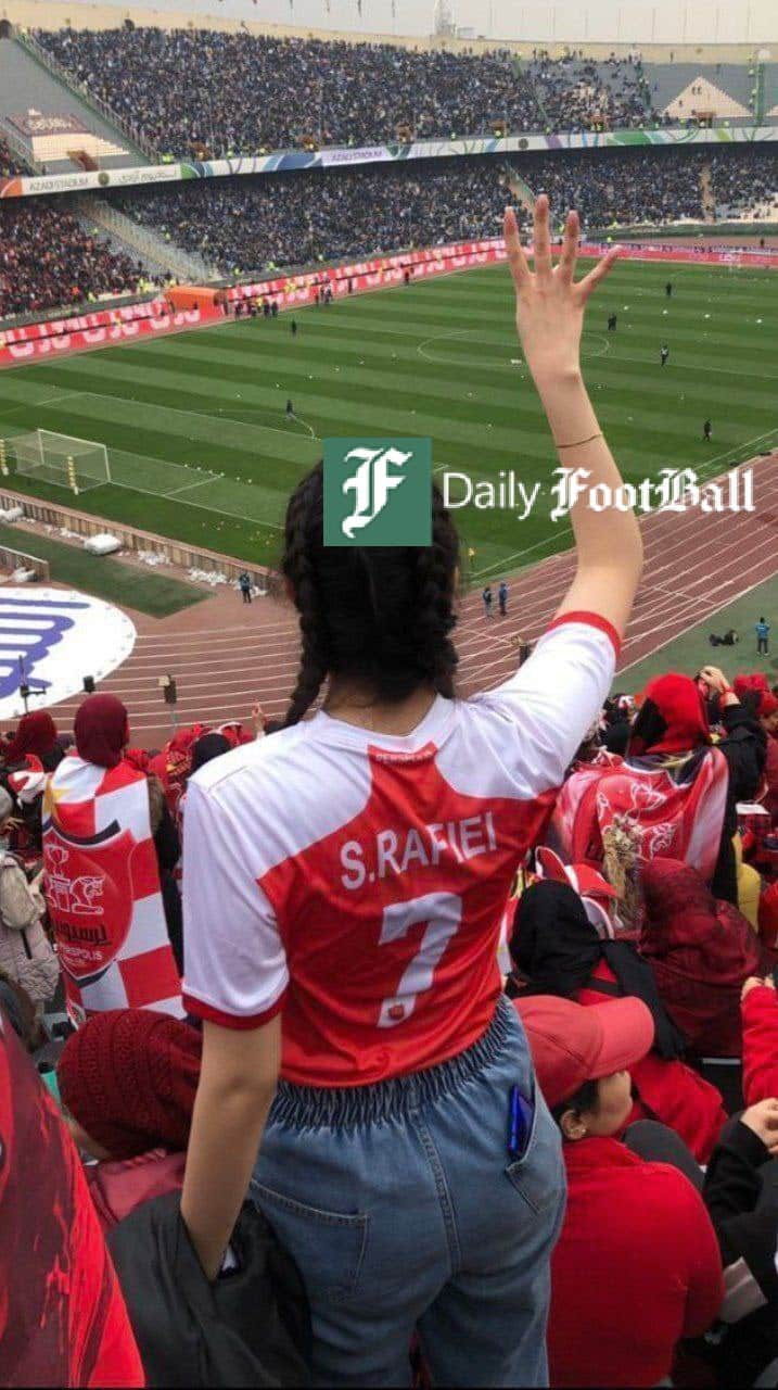 عکس| حاشیه دربی 102 پایتخت؛ کشف حجاب هواداران هنجارشکن پرسپولیس و استقلال در ورزشگاه آزادی عکس| حاشیه دربی 102 پایتخت؛ کشف حجاب هواداران هنجارشکن پرسپولیس و استقلال در ورزشگاه آزادی | دیلی فوتبال