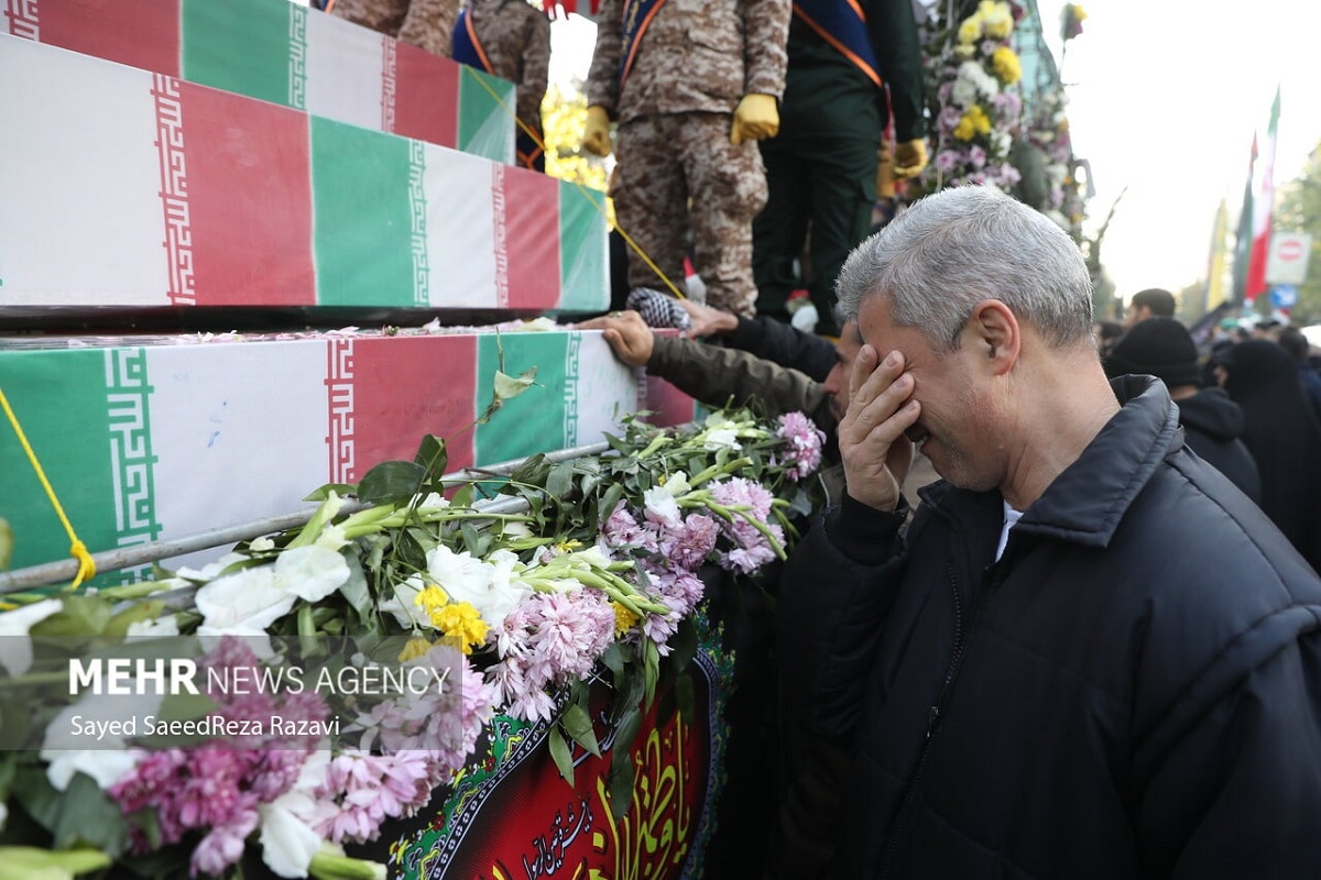 فیلم| جمهوری اسلامی پیکر شهدا را گروگان گرفته است؟ فیلم| جمهوری اسلامی پیکر شهدا را گروگان گرفته است؟ | دیلی فوتبال