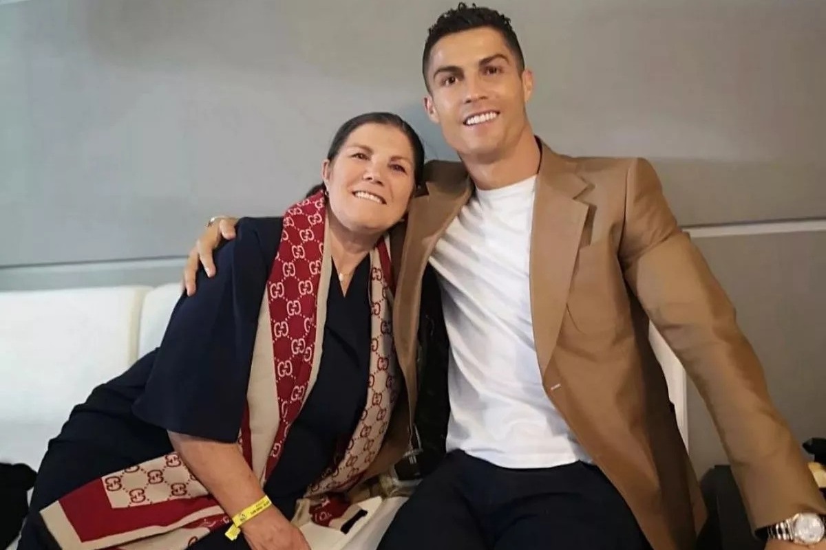 فیلم| کادوی تولد کریستیانو رونالدو به مادرش | دیلی فوتبال