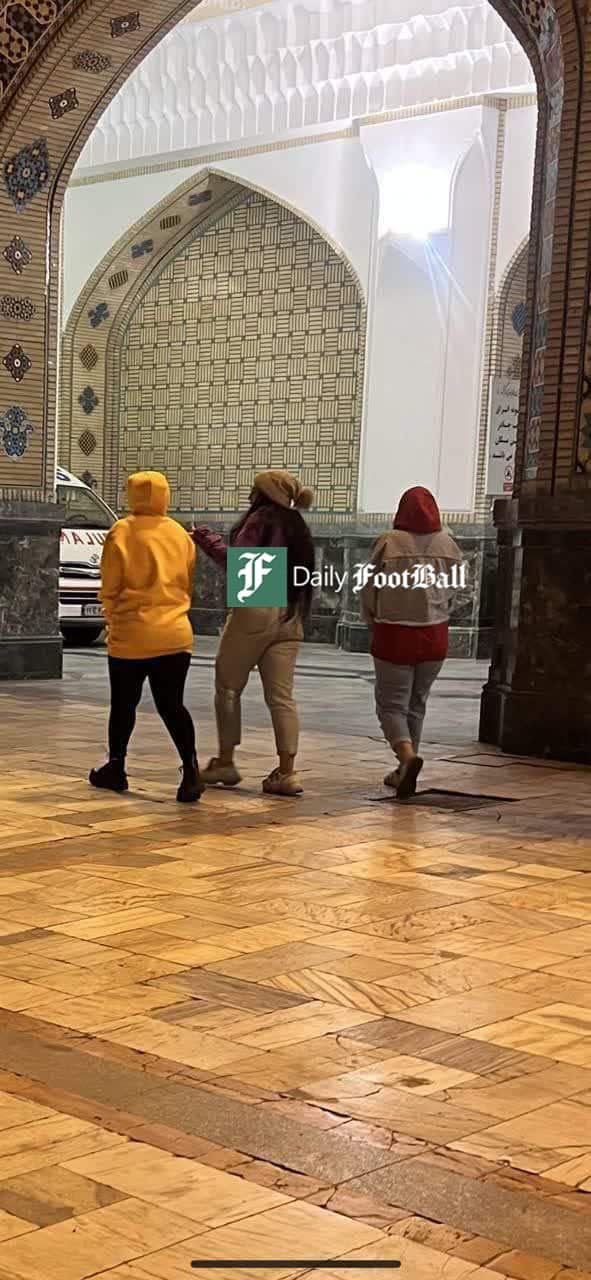 عکس| حضور زنان بدحجاب در صحن حرم امام رضا (ع) جنجال به پا کرد | دیلی فوتبال