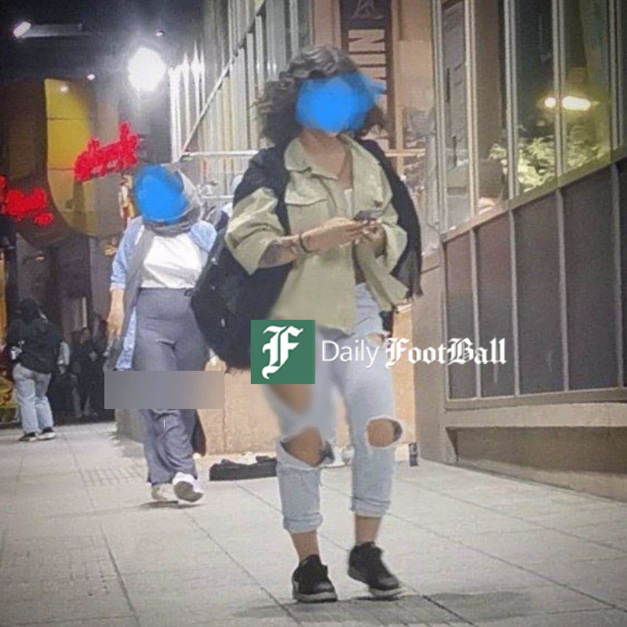 عکس| پوشش هنجارشکنانه یک زن در خیابان های تهران عکس| پوشش هنجارشکنانه یک زن در خیابان های تهران | دیلی فوتبال