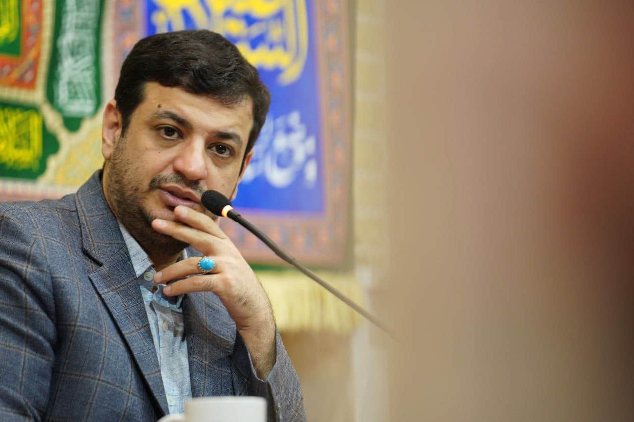 فیلم| واکنش رائفی پور به وضعیت جسمانی علی اکبر ولایتی | دیلی فوتبال