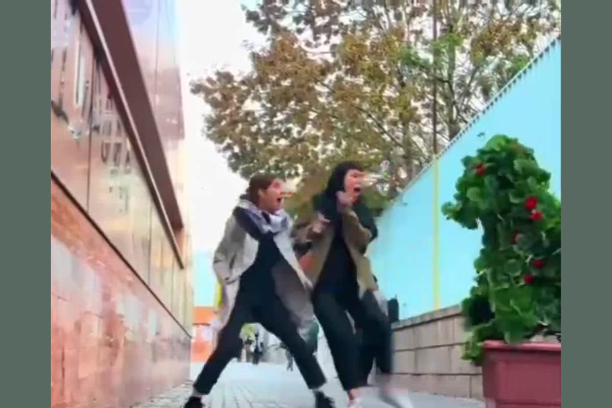 فیلم| دوربین مخفی خنده دار در تبریز فیلم| دوربین مخفی خنده دار در تبریز | دیلی فوتبال