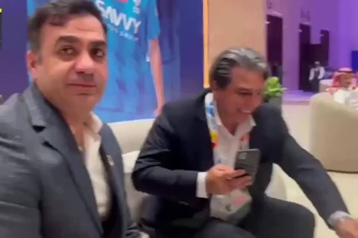 فیلم| ذوق زدگی عجیب مدیرعامل سپاهان در ورزشگاه الهلال فیلم| ذوق زدگی عجیب مدیرعامل سپاهان در ورزشگاه الهلال | دیلی فوتبال