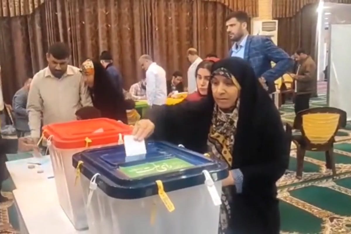 فیلم| مادر مهدی طارمی پای صندوق رای انتخابات اسفند 1402 فیلم| مادر مهدی طارمی پای صندوق رای انتخابات اسفند 1402 | دیلی فوتبال