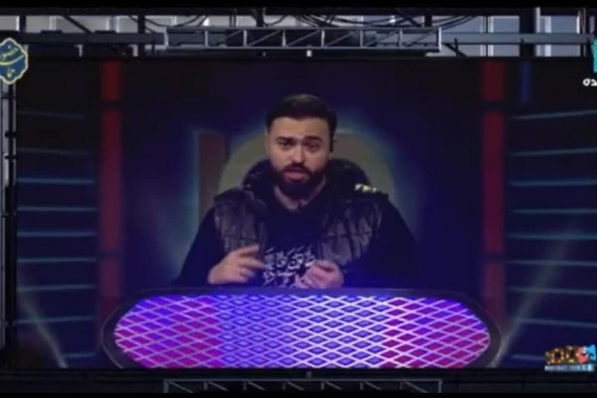 فیلم| شکستن دکور برنامه تلویزیونی و سقوط مجری صداوسیما در برنامه زنده فیلم| شکستن دکور برنامه تلویزیونی و سقوط مجری صداوسیما در برنامه زنده | دیلی فوتبال