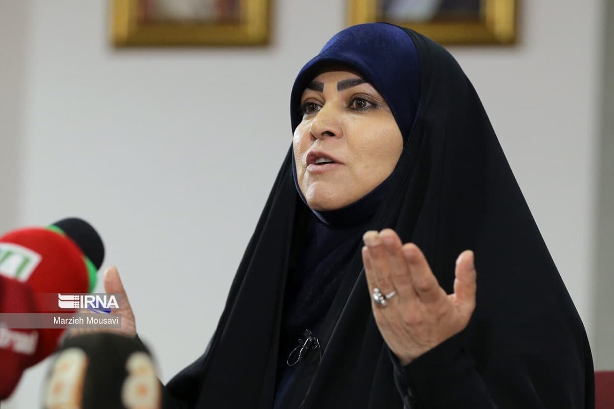 فیلم| دستیار رئیسی پشت زن بی حجاب درآمد! فیلم| دستیار رئیسی پشت زن بی حجاب درآمد! | دیلی فوتبال