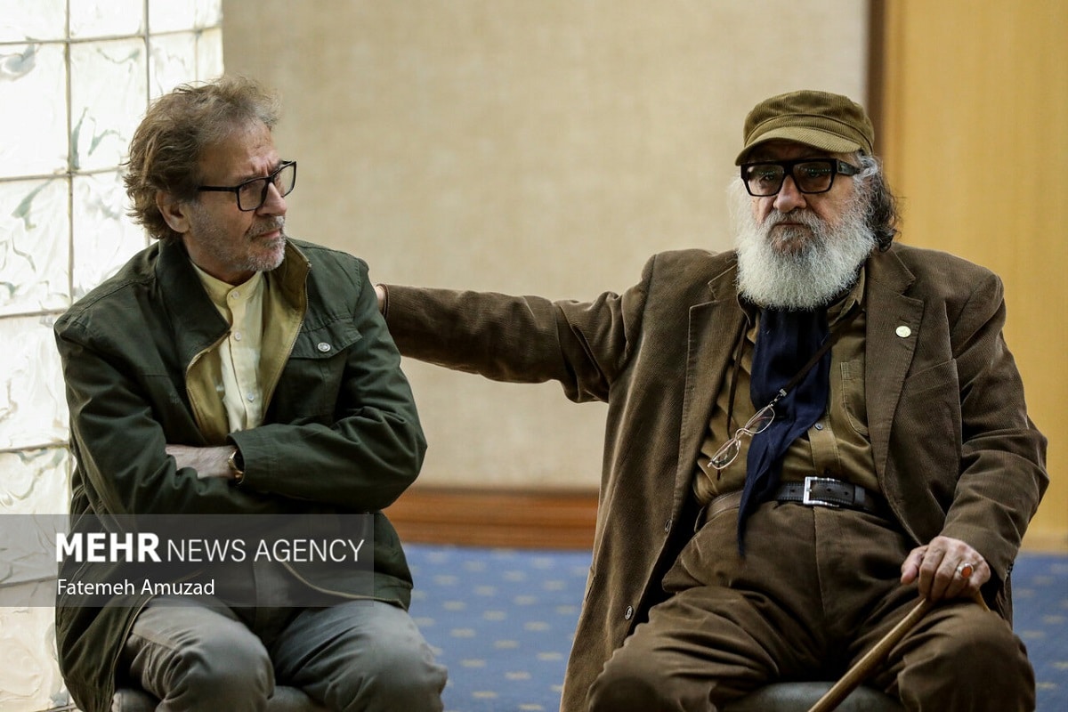 عکس| حمله توهین آمیز کارگردان سینما به داریوش ارجمند | دیلی فوتبال