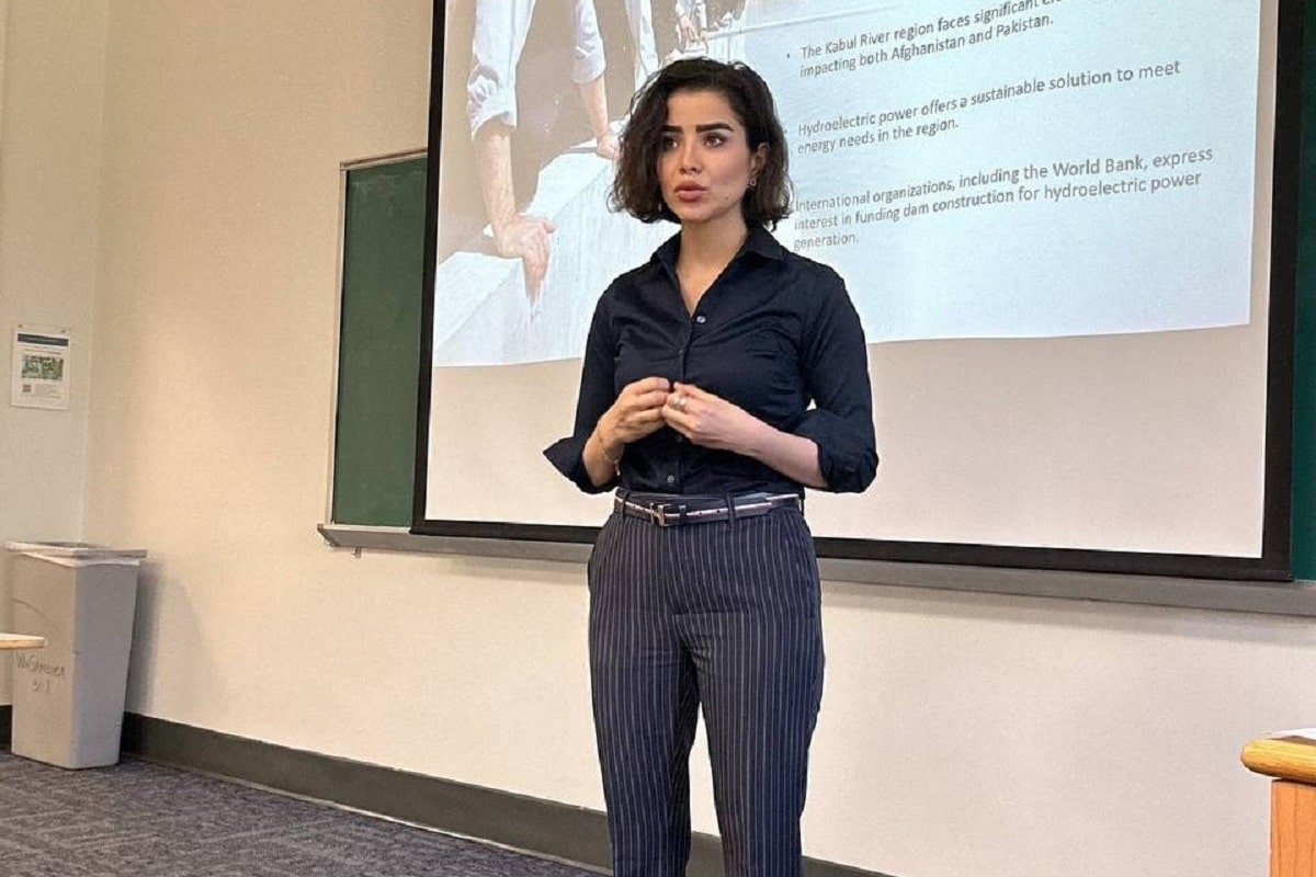 عکس| ماجرای تدریس مجری افغانی اینترنشنال در دانشگاه جرج تاون آمریکا عکس| ماجرای تدریس مجری افغانی اینترنشنال در دانشگاه جرج تاون آمریکا | دیلی فوتبال