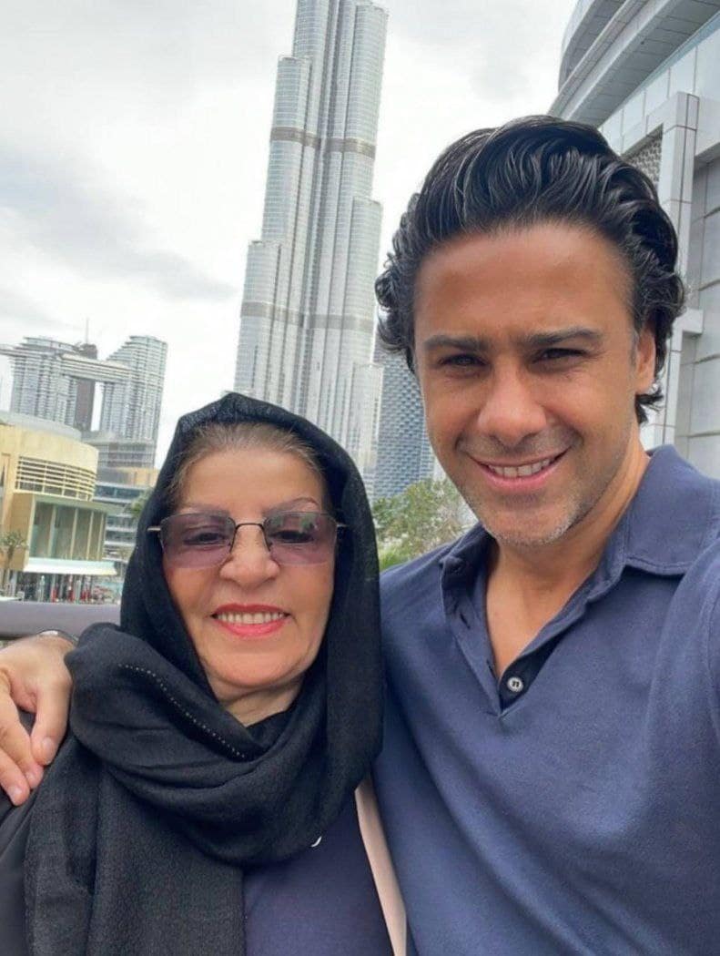 عکس| فرهاد مجیدی و مادرش در دبی | دیلی فوتبال