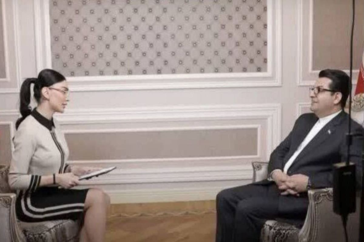 عکس| مصاحبه سفیر ایران با خبرنگار بی حجاب آذربایجانی در سفارت | دیلی فوتبال