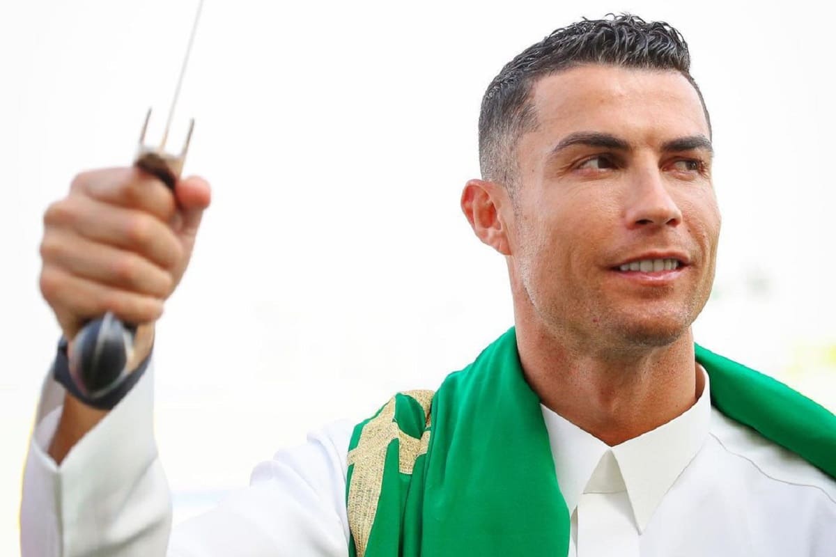 فیلم| پیش بینی عجیب مداح معروف از مسلمان شدن رونالدو فیلم| پیش بینی عجیب مداح معروف از مسلمان شدن رونالدو | دیلی فوتبال