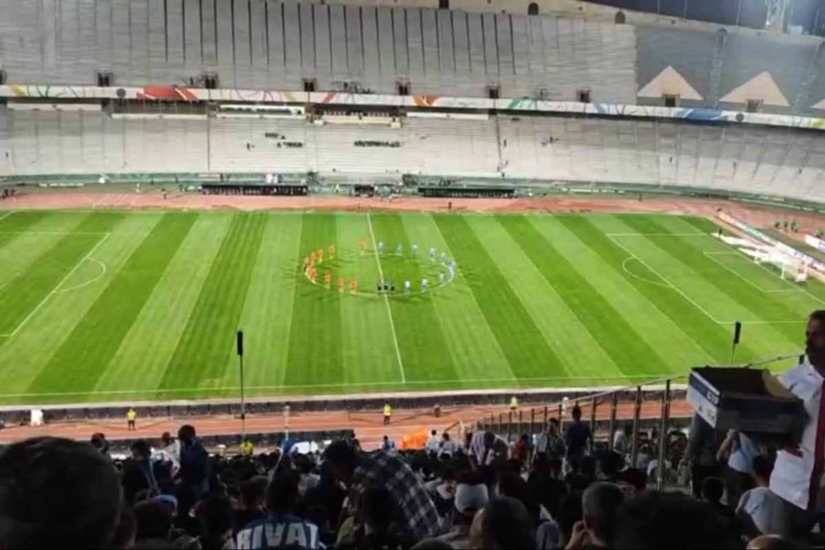 فیلم| اهانت وقیحانه هوادارنماهای استقلال به شهدا | دیلی فوتبال