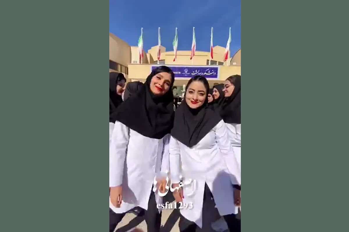 فیلم| سریال هنجارشکنی دانشجویان در جشن فارغ التحصیلی؛ این قسمت دانشکده بهداشت اصفهان فیلم| سریال هنجارشکنی دانشجویان در جشن فارغ التحصیلی؛ این قسمت دانشکده بهداشت اصفهان | دیلی فوتبال