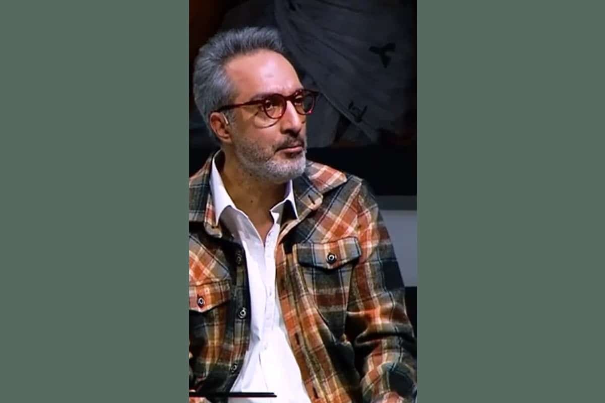 فیلم| حرکت تحسین برانگیز امیرمهدی ژوله وسط برنامه فیلم| حرکت تحسین برانگیز امیرمهدی ژوله وسط برنامه | دیلی فوتبال