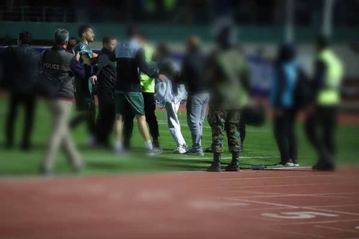 عاقبت بغل کردن هوادار زن استقلال در ورزشگاه؛ حسین حسینی محروم می شود؟ عاقبت بغل کردن هوادار زن استقلال در ورزشگاه؛ حسین حسینی محروم می شود؟ | دیلی فوتبال