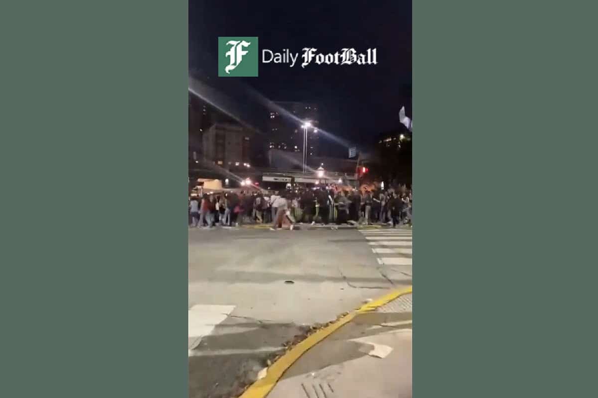 فیلم| وحشت و فرار دسته جمعی در خیابان های اسرائیل با غرش موشک های ایران فیلم| وحشت و فرار دسته جمعی در خیابان های اسرائیل با غرش موشک های ایران | دیلی فوتبال