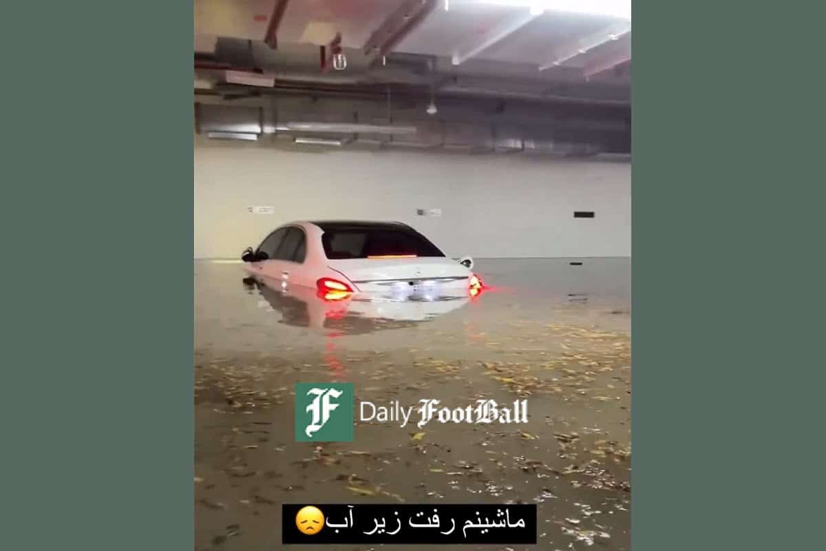 فیلم| گریه های زن ایرانی در سیل دبی؛ ماشینم رفت زیر آب! فیلم| گریه های زن ایرانی در سیل دبی؛ ماشینم رفت زیر آب! | دیلی فوتبال