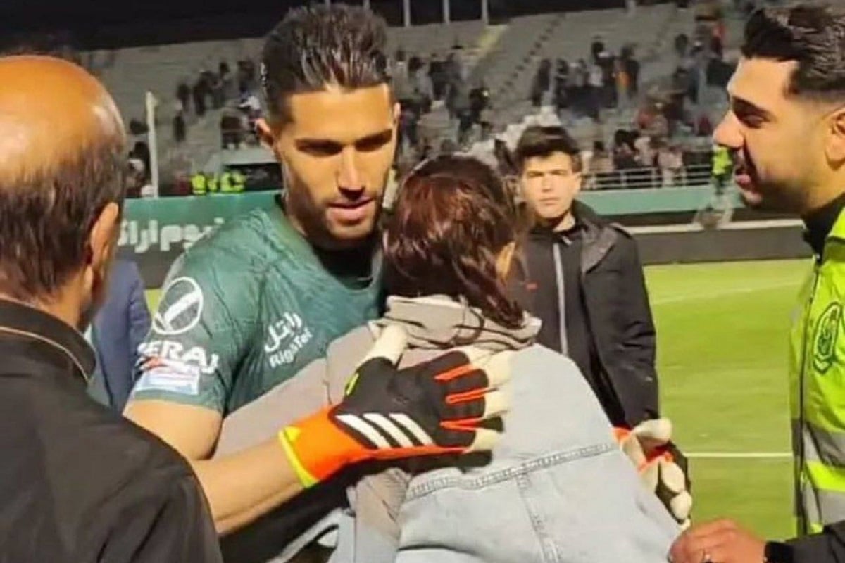 فیلم| «بغل» فقط برای هوادار زن؛ «کتک» سهم هواداران مرد استقلال فیلم| «بغل» فقط برای هوادار زن؛ «کتک» سهم هواداران مرد استقلال | دیلی فوتبال