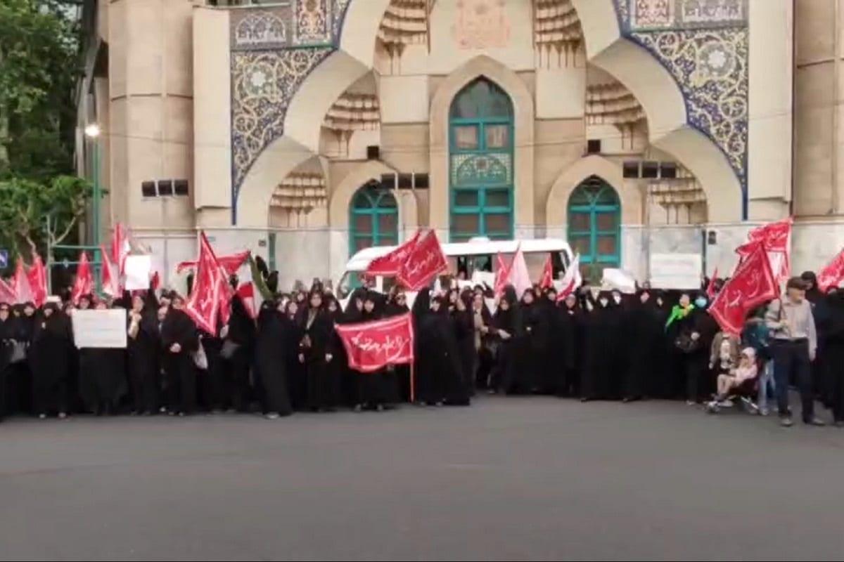 فیلم| راهپیمایی خودجوش مردمی برای مقابله با بی حجابی در تهران فیلم| راهپیمایی خودجوش مردمی برای مقابله با بی حجابی در تهران | دیلی فوتبال