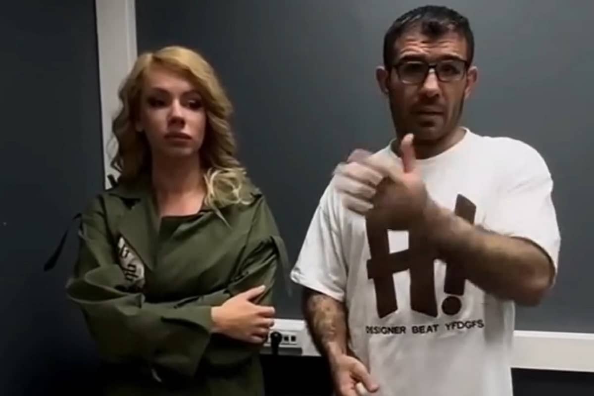 فیلم| عذرخواهی علی هیبتی از مجری زن روس پس از حرکت غیراخلاقی | دیلی فوتبال