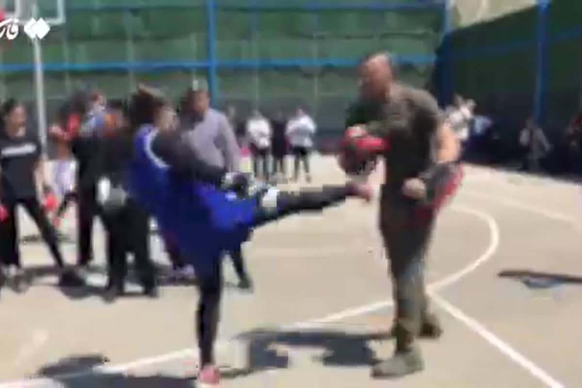 فیلم| ورزش رزمی مختلط پیش چشم مسئولین شهرداری لواسان | دیلی فوتبال