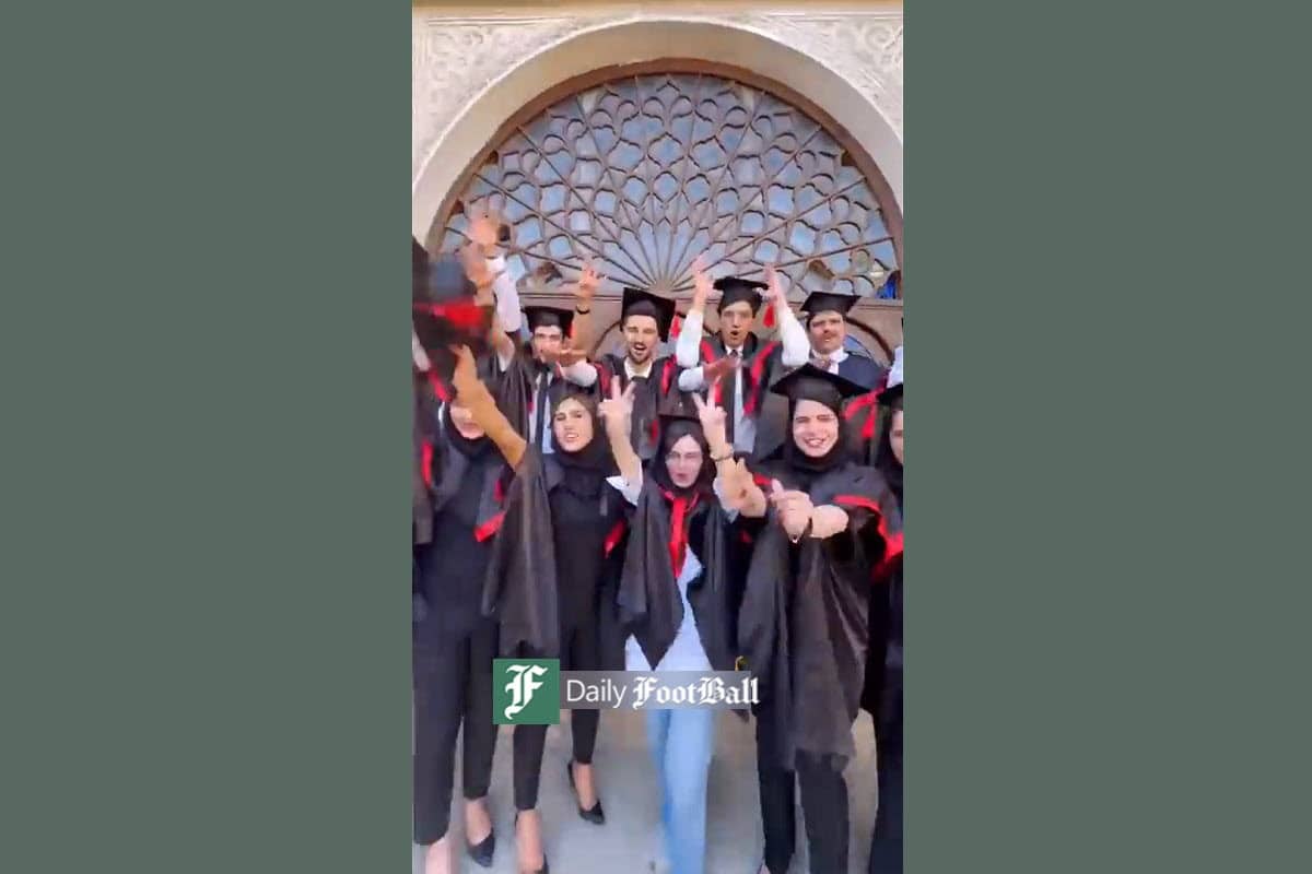 فیلم| هنجارشکنی مختلط دانشجویان پزشکی در جشن فارغ التحصیلی در خانه طباطبایی های کاشان فیلم| هنجارشکنی مختلط دانشجویان پزشکی در جشن فارغ التحصیلی در خانه طباطبایی های کاشان | دیلی فوتبال