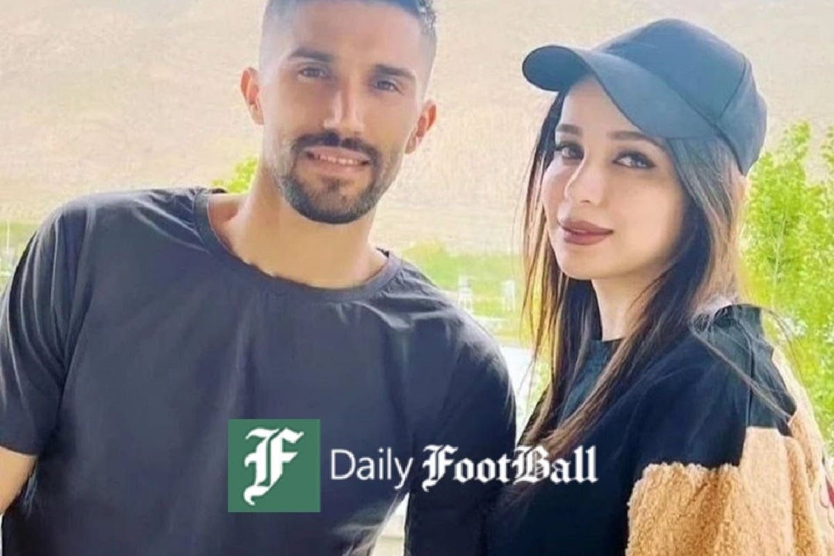 عکس| ترفند همسر حسین حسینی برای حجاب عکس| ترفند همسر حسین حسینی برای حجاب | دیلی فوتبال