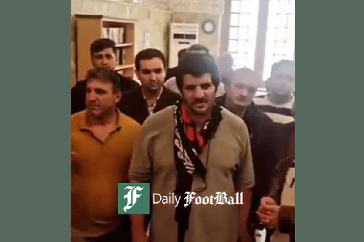 فیلم| حضور رسول خادم در امامزاده ابراهیم شفت برای پیگیری مشکلات مردم | دیلی فوتبال