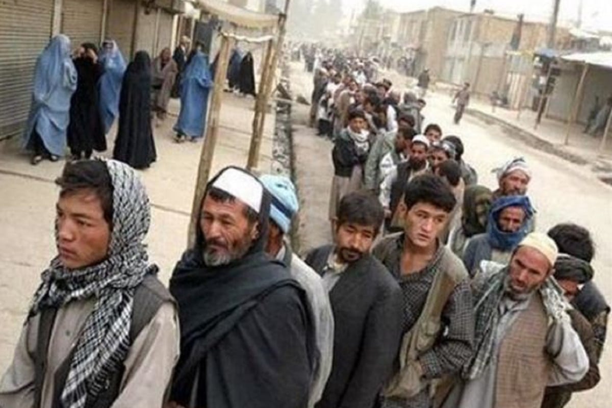 عکس| صف طولانی افغانستانی ها در تهران؟ | دیلی فوتبال