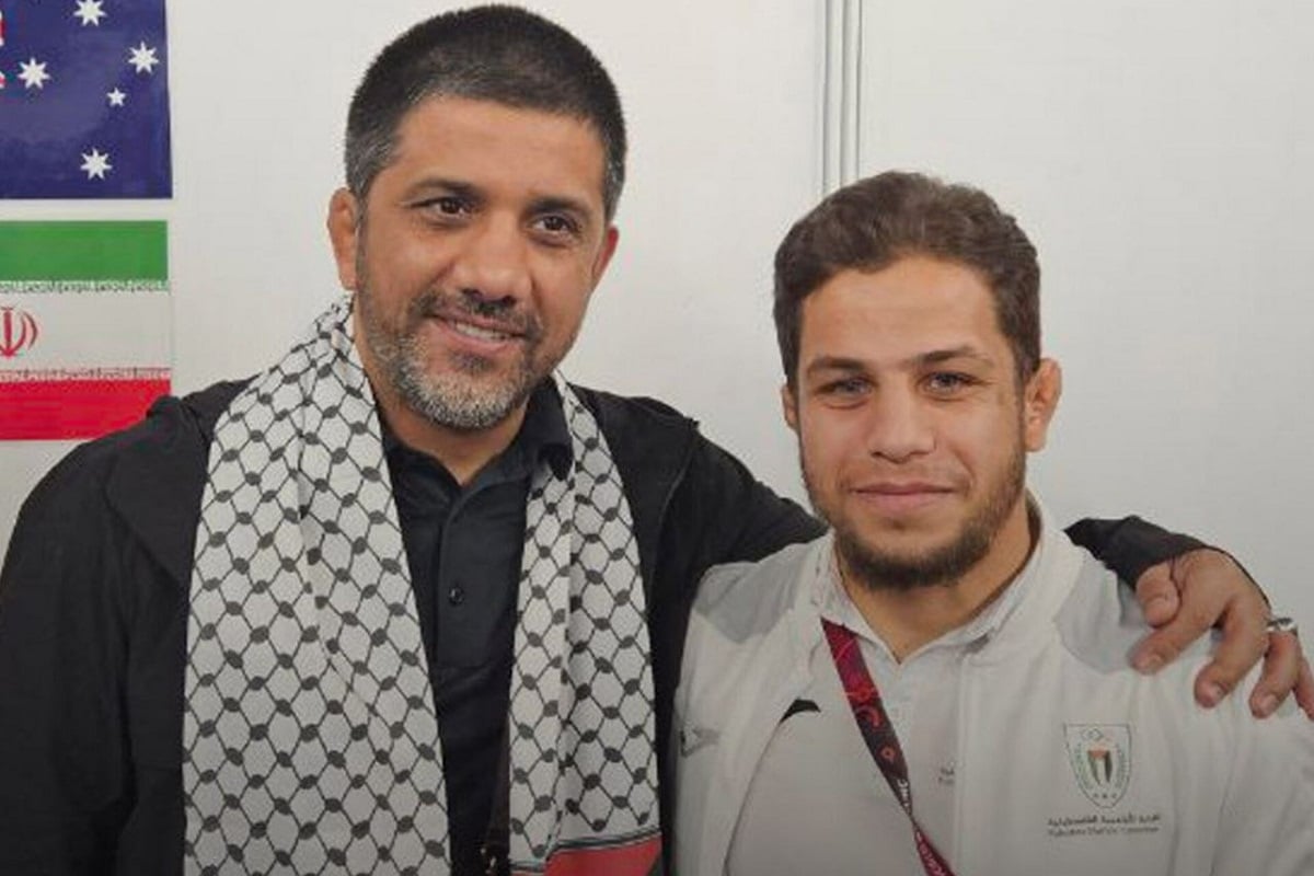 عکس| دیدار علیرضا دبیر با کشتی گیر فلسطینی عکس| دیدار علیرضا دبیر با کشتی گیر فلسطینی | دیلی فوتبال