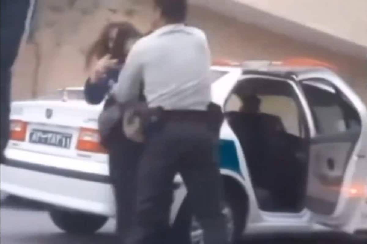 عاقبت کتک زدن زن بی حجاب توسط مامور پلیس | دیلی فوتبال