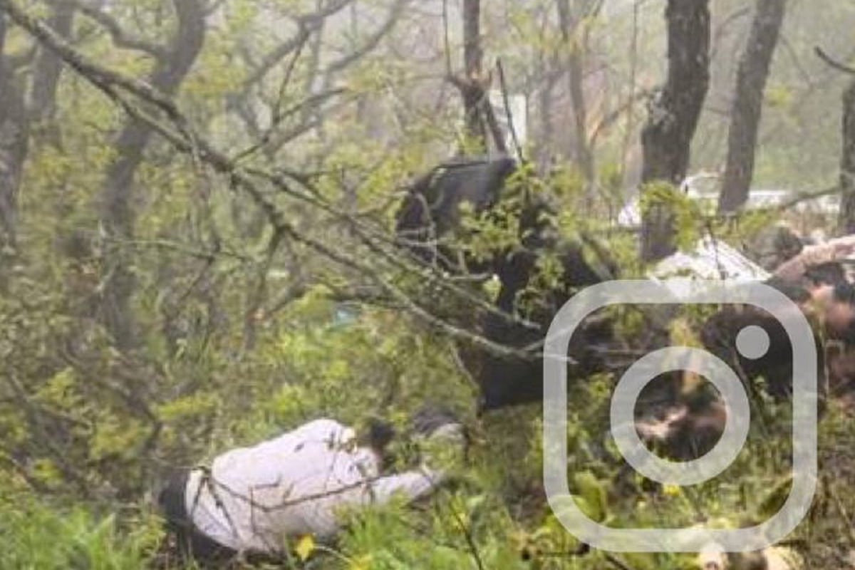 عکس| اولین تصویر از پیکر جانباختگان حادثه سقوط بالگرد حامل رئیس جمهور | دیلی فوتبال