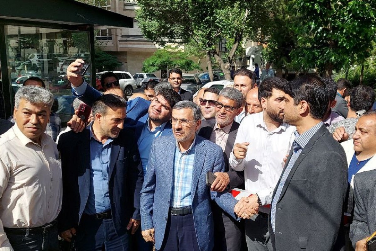 عکس| درخواست مردمی از محمود احمدی نژاد برای شرکت در انتخابات 1403 عکس| درخواست مردمی از محمود احمدی نژاد برای شرکت در انتخابات 1403 | دیلی فوتبال