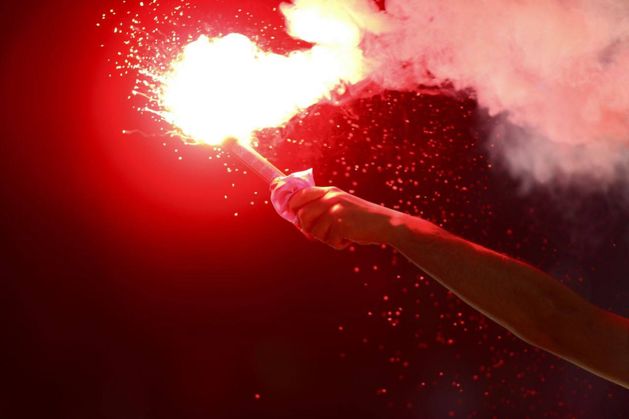 فیلم مستند از توهین های بی شرمانه هواداران سپاهان به جایگاه بانوان پرسپولیس در ورزشگاه آزادی | دیلی فوتبال