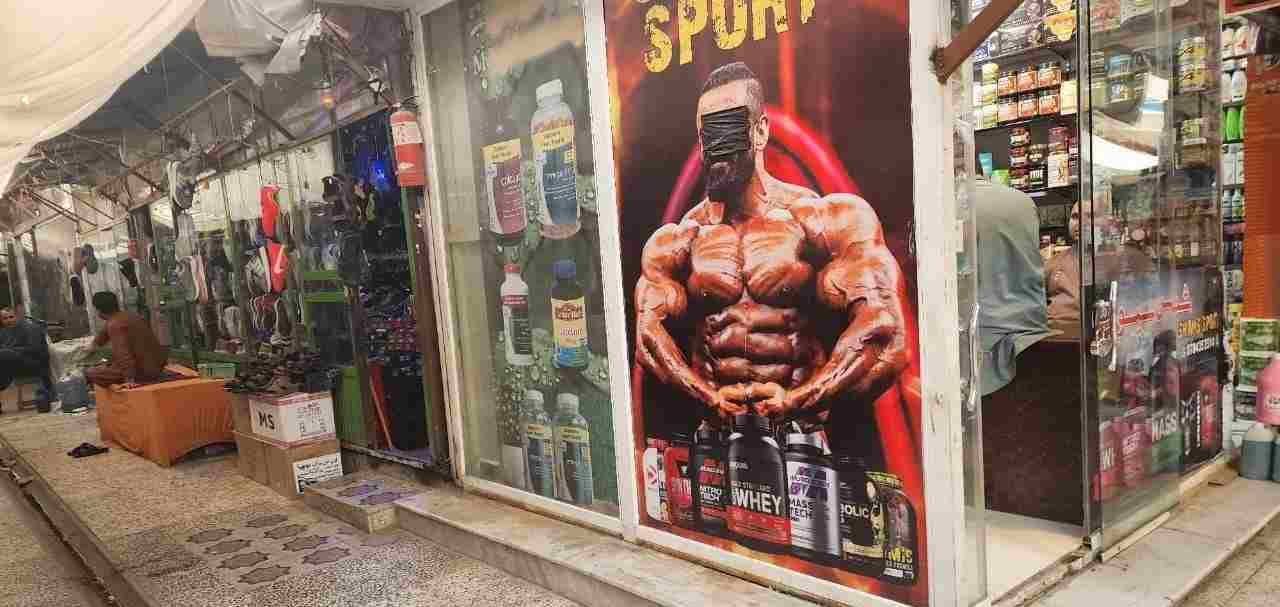 عکس| اقدام جنجالی ماموران امر به معروف طالبان علیه هادی چوپان عکس| اقدام جنجالی ماموران امر به معروف طالبان علیه هادی چوپان | دیلی فوتبال