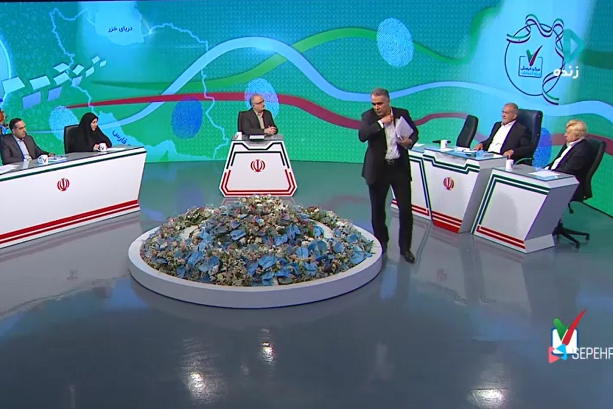 فیلم| توهین وقیحانه مشاور مسعود پزشکیان به پرچم ایران | دیلی فوتبال