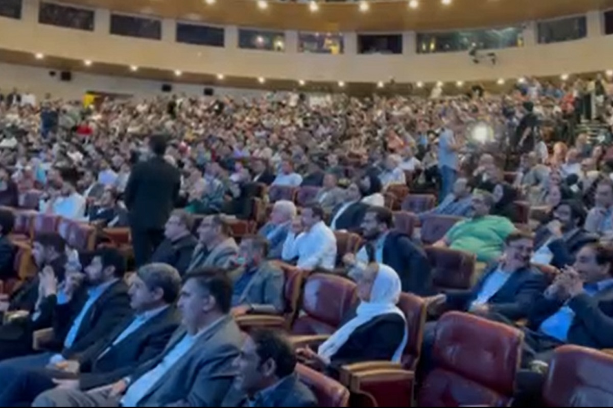 فیلم| حمایت هواداران مسعود پزشکیان از رفتار زشت محمد فاضلی | دیلی فوتبال