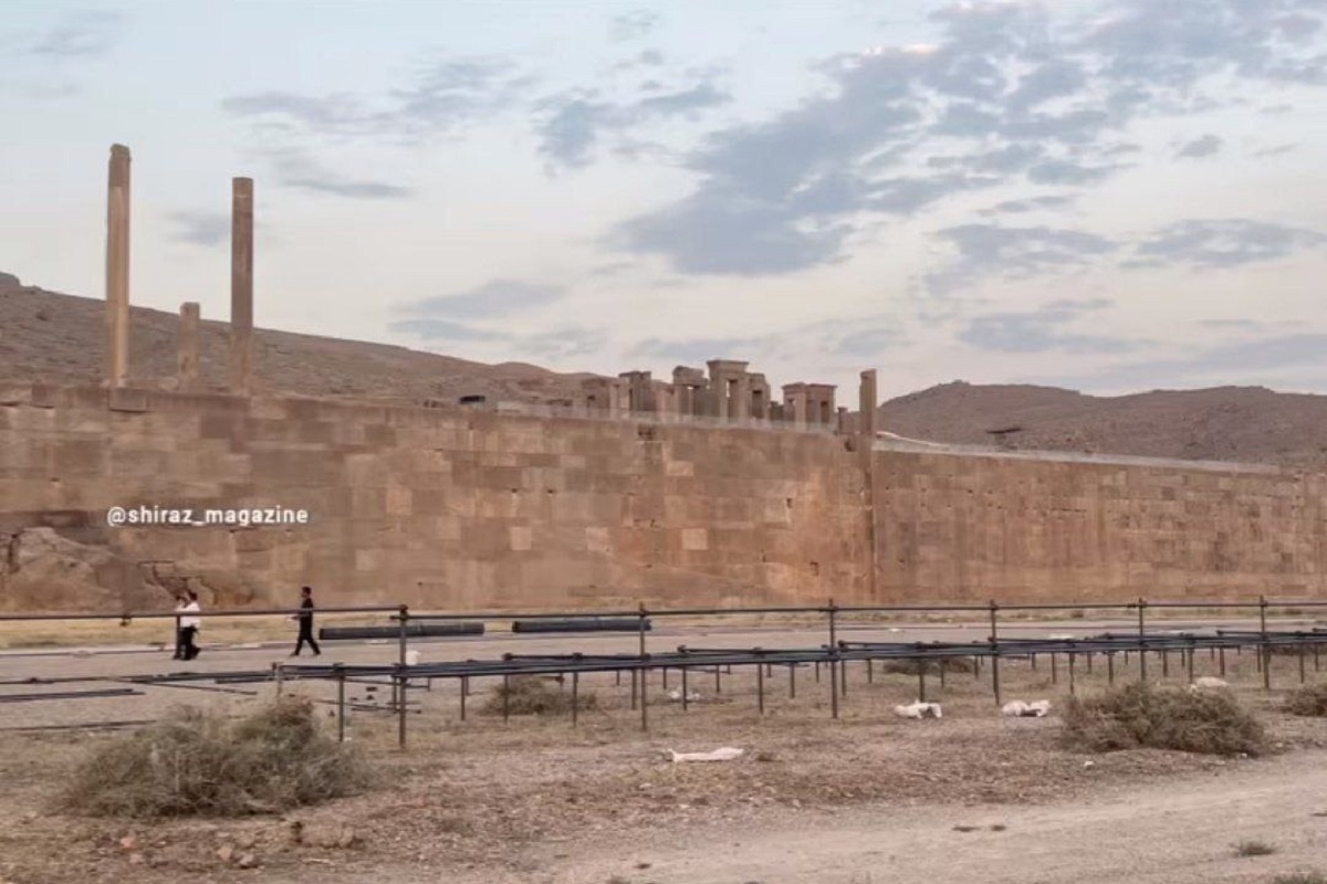 عکس| آماده سازی استیج کنسرت تخت جمشید برای اجرای علیرضا قربانی | دیلی فوتبال