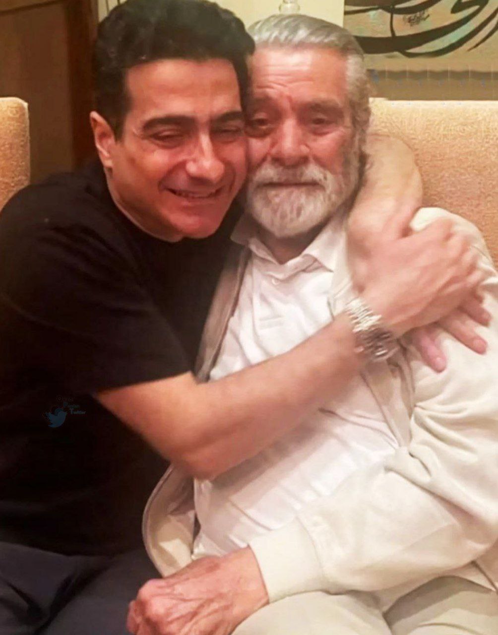 عکس| همایون شجریان در آغوش بهروز وثوقی عکس| همایون شجریان در آغوش بهروز وثوقی | دیلی فوتبال