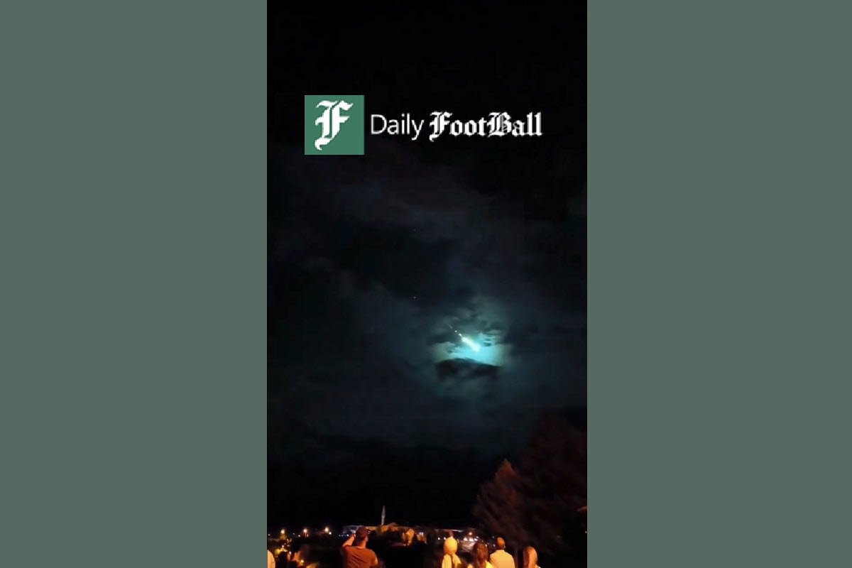 فیلم| سقوط شهاب سنگ بزرگ در استانبول و دیگر شهرهای ترکیه | دیلی فوتبال