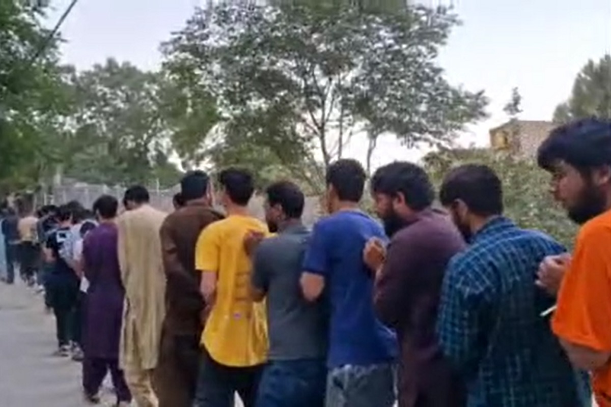 فیلم| طرح جمع آوری اتباع افغانی غیرمجاز در محله فرحزاد تهران فیلم| طرح جمع آوری اتباع افغانی غیرمجاز در محله فرحزاد تهران | دیلی فوتبال