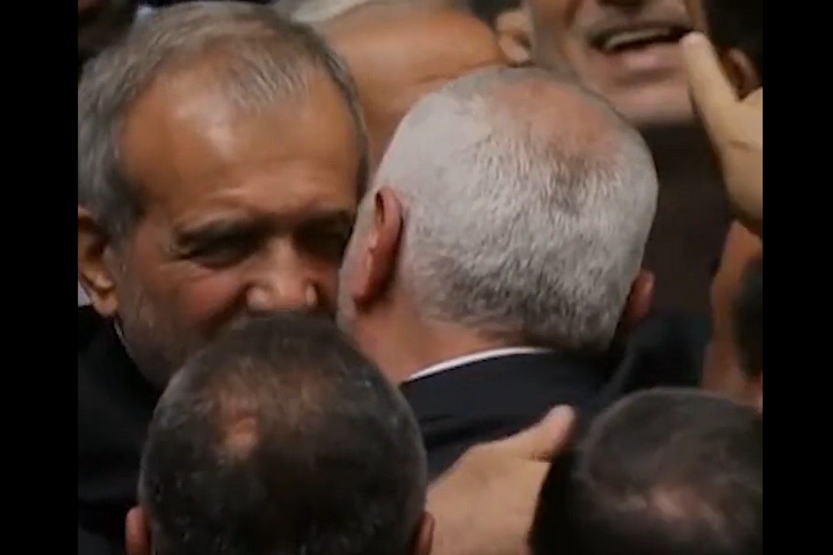 فیلم| اسماعیل هنیه در آغوش مسعود پزشکیان فیلم| اسماعیل هنیه در آغوش مسعود پزشکیان | دیلی فوتبال