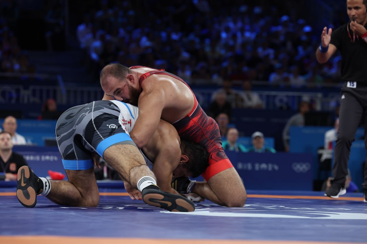 پخش زنده کشتی امیرحسین زارع با گنو پتریاشویلی حریف گرجستانی در فینال مسابقات کشتی آزاد المپیک 2024 پاریس پخش زنده کشتی امیرحسین زارع با گنو پتریاشویلی حریف گرجستانی در فینال مسابقات کشتی آزاد المپیک 2024 پاریس | دیلی فوتبال