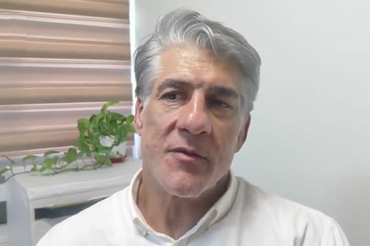 فیلم| واکنش علیرضا حیدری به اخراج از آنتن زنده تلویزیون | دیلی فوتبال