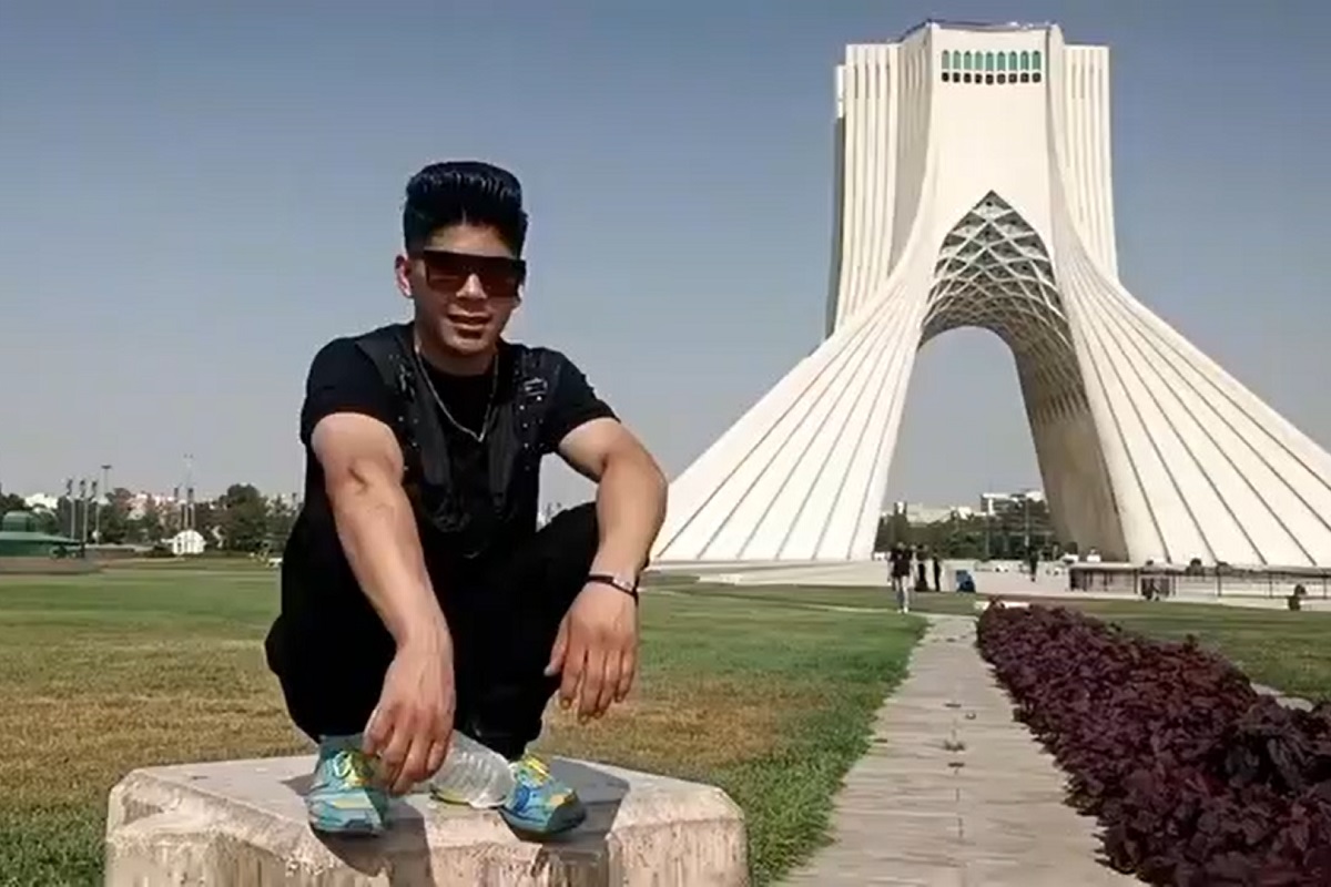 فیلم| تمسخر پلیس توسط یک افغانستانی در میدان آزادی تهران فیلم| تمسخر پلیس توسط یک افغانستانی در میدان آزادی تهران | دیلی فوتبال