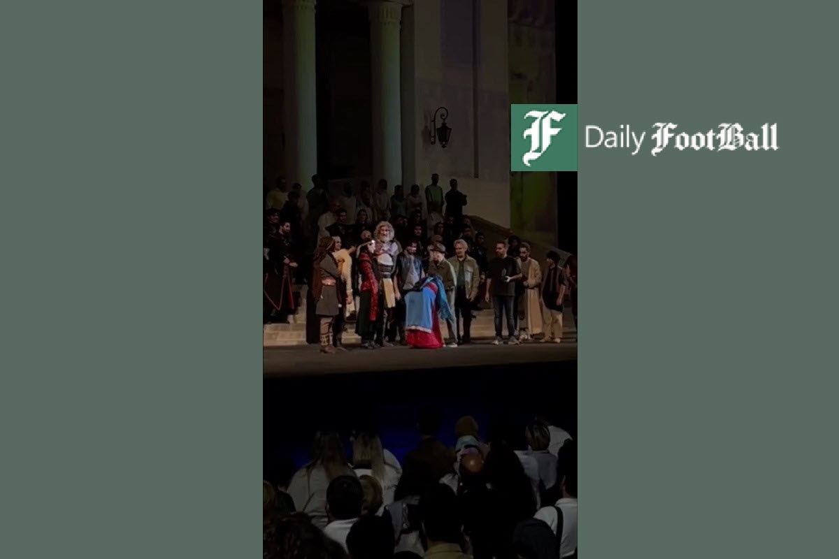 فیلم| لحظه ای که گوهر خیراندیش دست علی نصیریان را بوسید | دیلی فوتبال