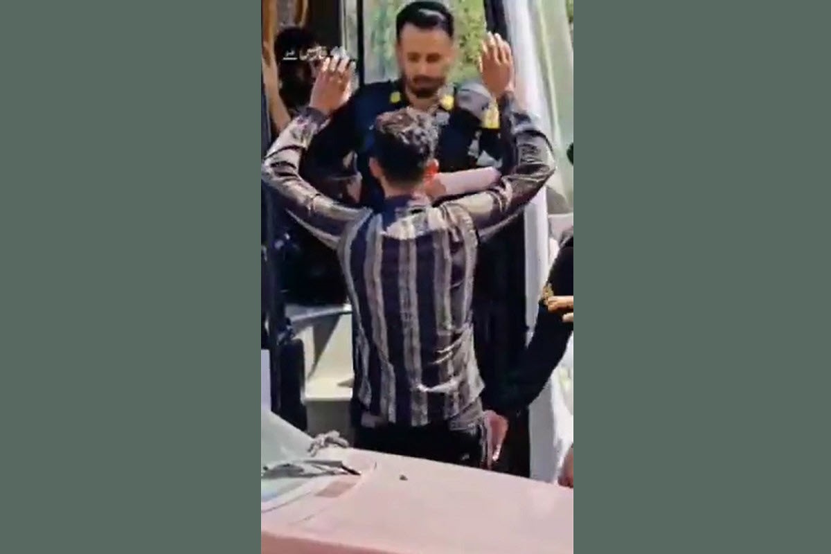 فیلم| نحوه برخورد ماموران پلیس با اتباع غیرمجاز افغانستانی | دیلی فوتبال