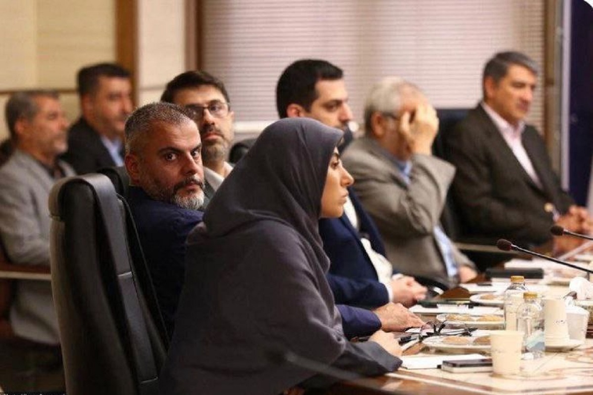 عکس| ژن خوب پسر عارف به دولت پزشکیان رسید؛ اعتراض های تند به حضور در جلسه رسمی دولت در کنار فائزه دولتی | دیلی فوتبال